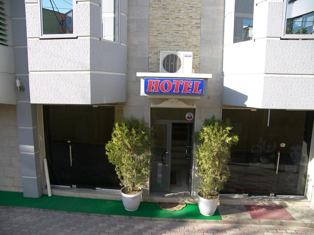 Koa Hotel Tirane Exterior foto